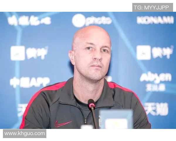 上海足球明星传承之路：那些闪耀绿茵场的传奇人物与故事